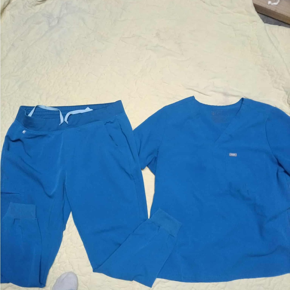 Figs Vibrant Blue Technical Collection Top